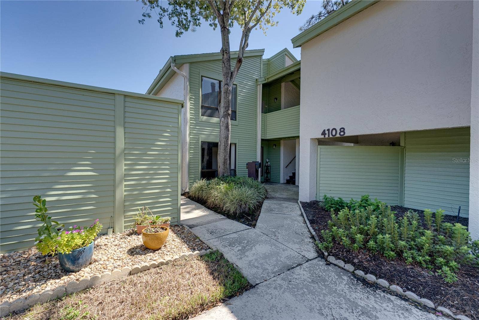 Front Walk to Unit
