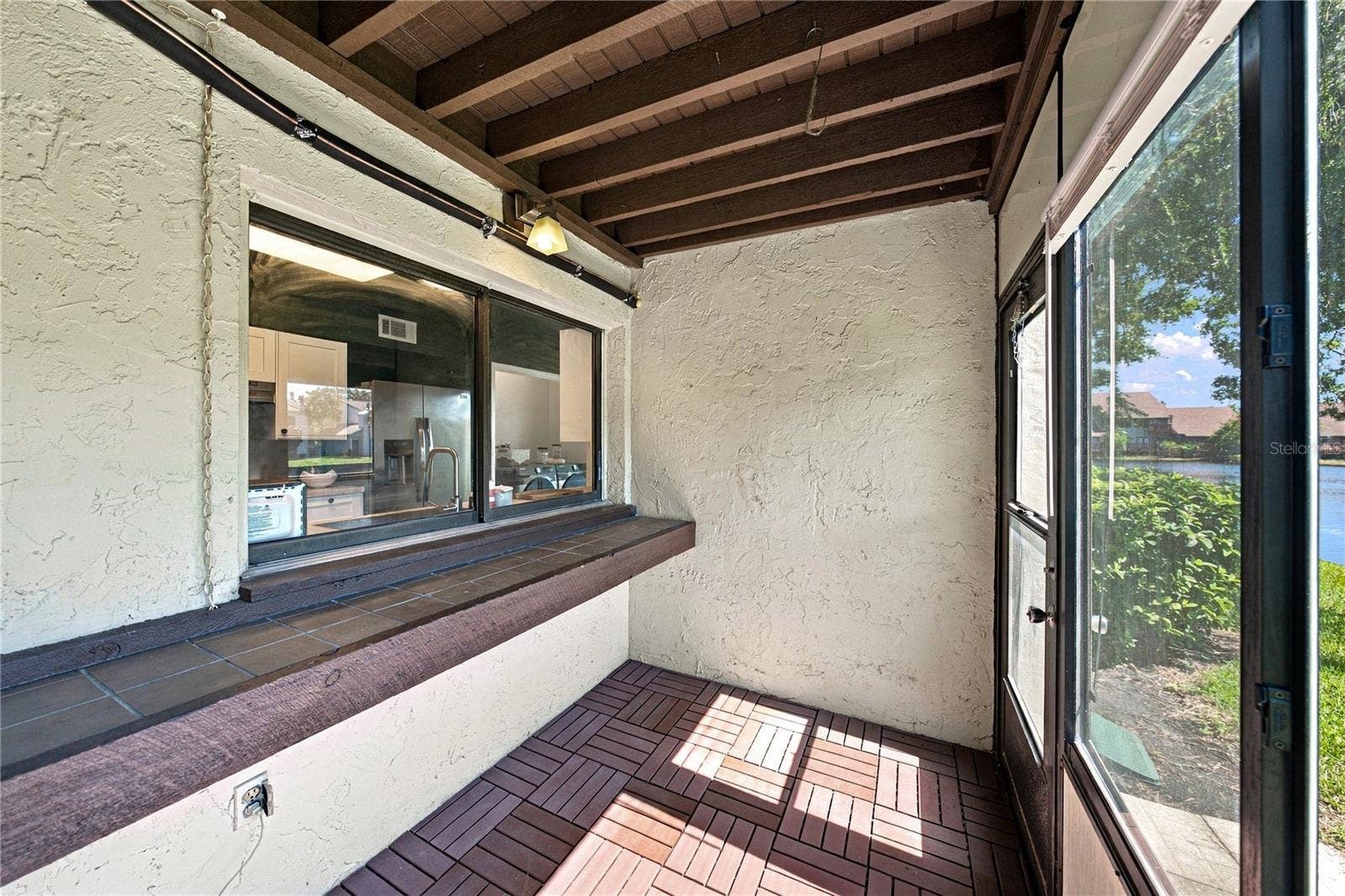 Wonderful Large All Season Room & Patio with Amazing Views to Pond