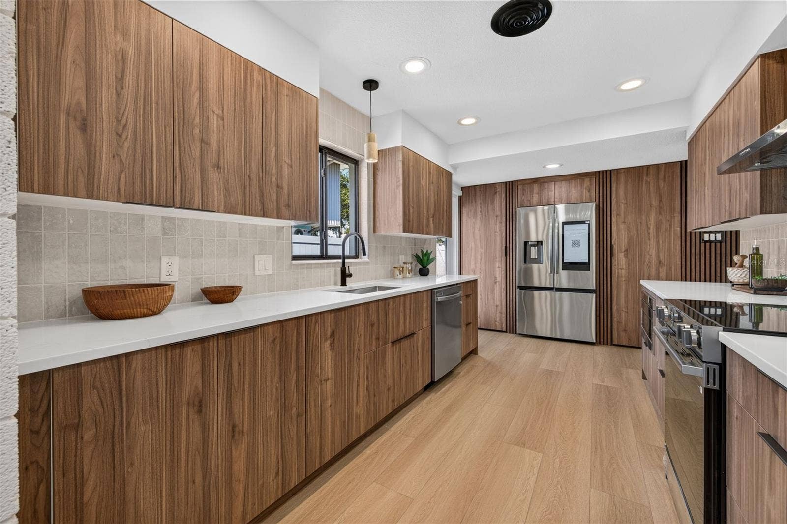 2015 DOLPHIN BOULEVARD S, St Petersburg, FL 33707 2015 DOLPHIN BOULEVARD S, St Petersburg, FL 33707