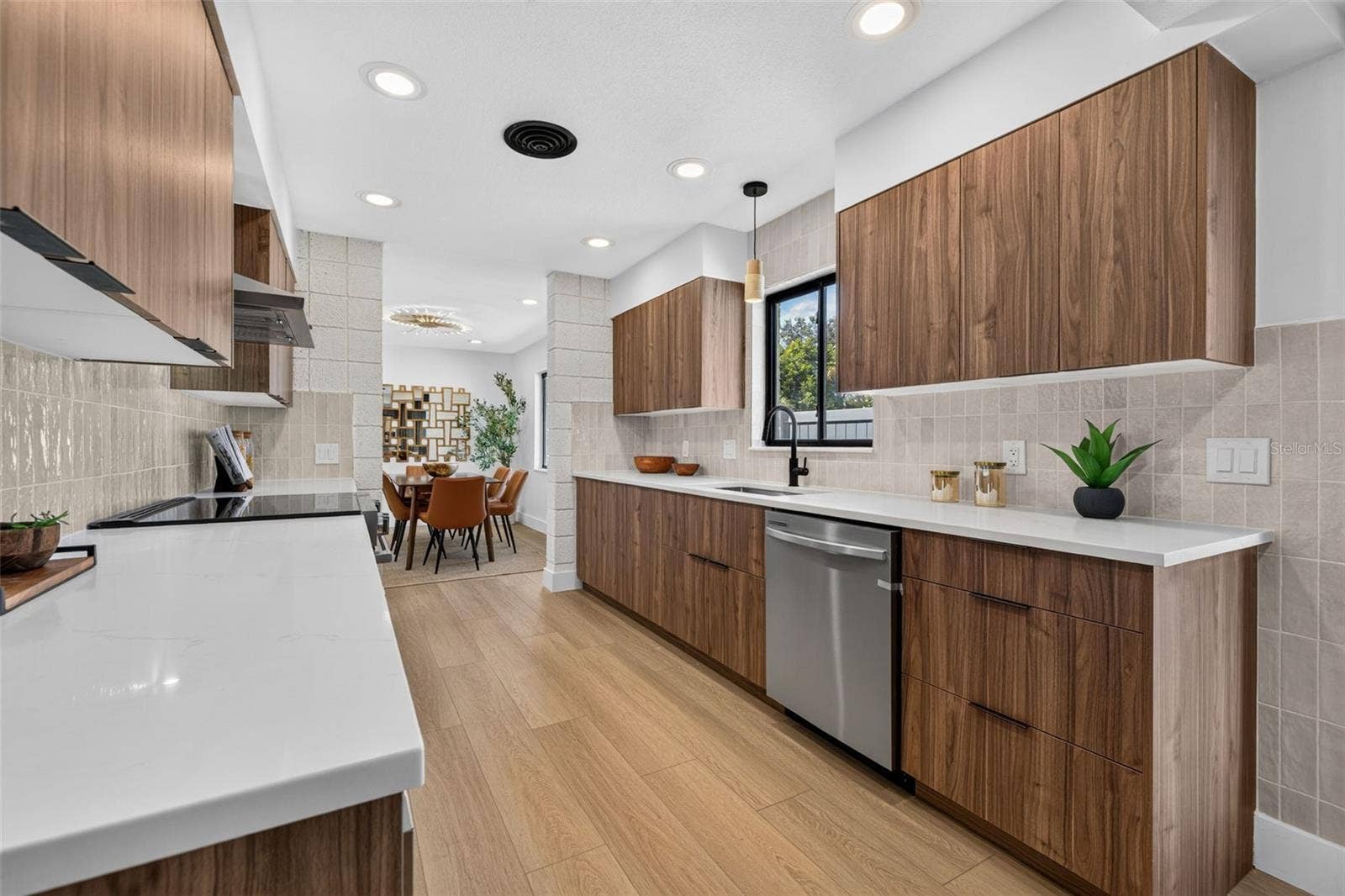 2015 DOLPHIN BOULEVARD S, St Petersburg, FL 33707 2015 DOLPHIN BOULEVARD S, St Petersburg, FL 33707