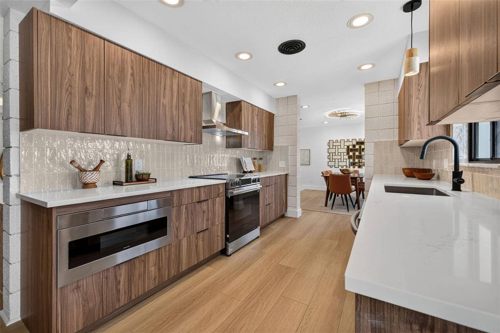 2015 DOLPHIN BOULEVARD S, St Petersburg, FL 33707 2015 DOLPHIN BOULEVARD S, St Petersburg, FL 33707