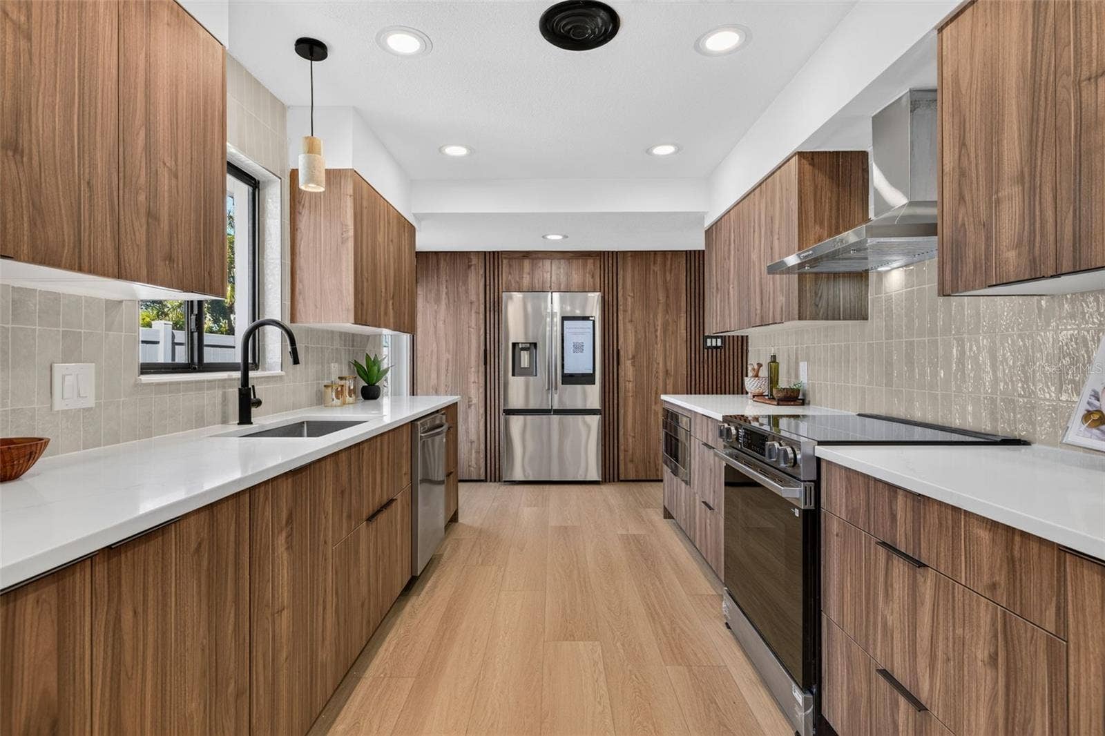 2015 DOLPHIN BOULEVARD S, St Petersburg, FL 33707 2015 DOLPHIN BOULEVARD S, St Petersburg, FL 33707