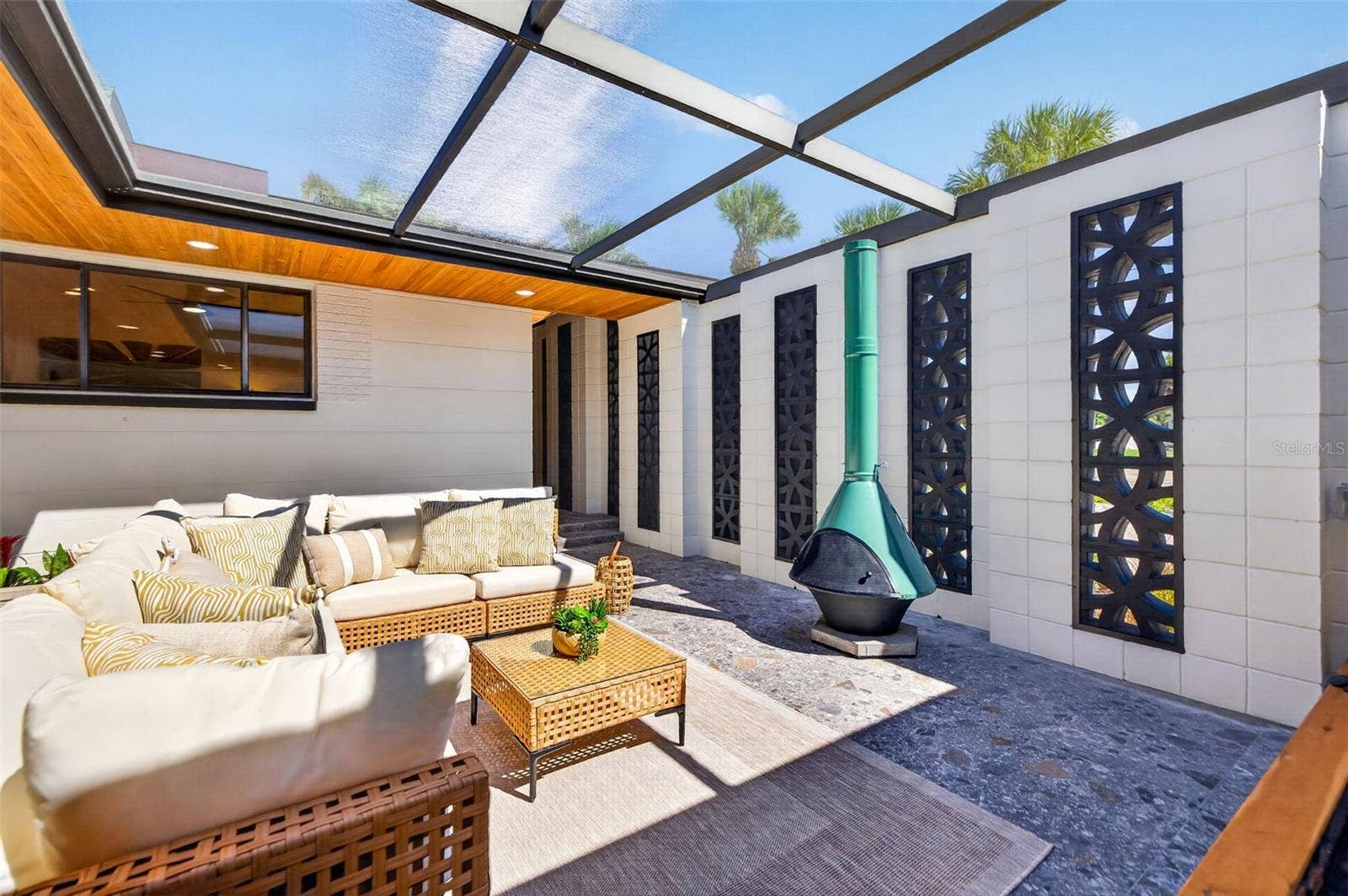 2015 DOLPHIN BOULEVARD S, St Petersburg, FL 33707 2015 DOLPHIN BOULEVARD S, St Petersburg, FL 33707
