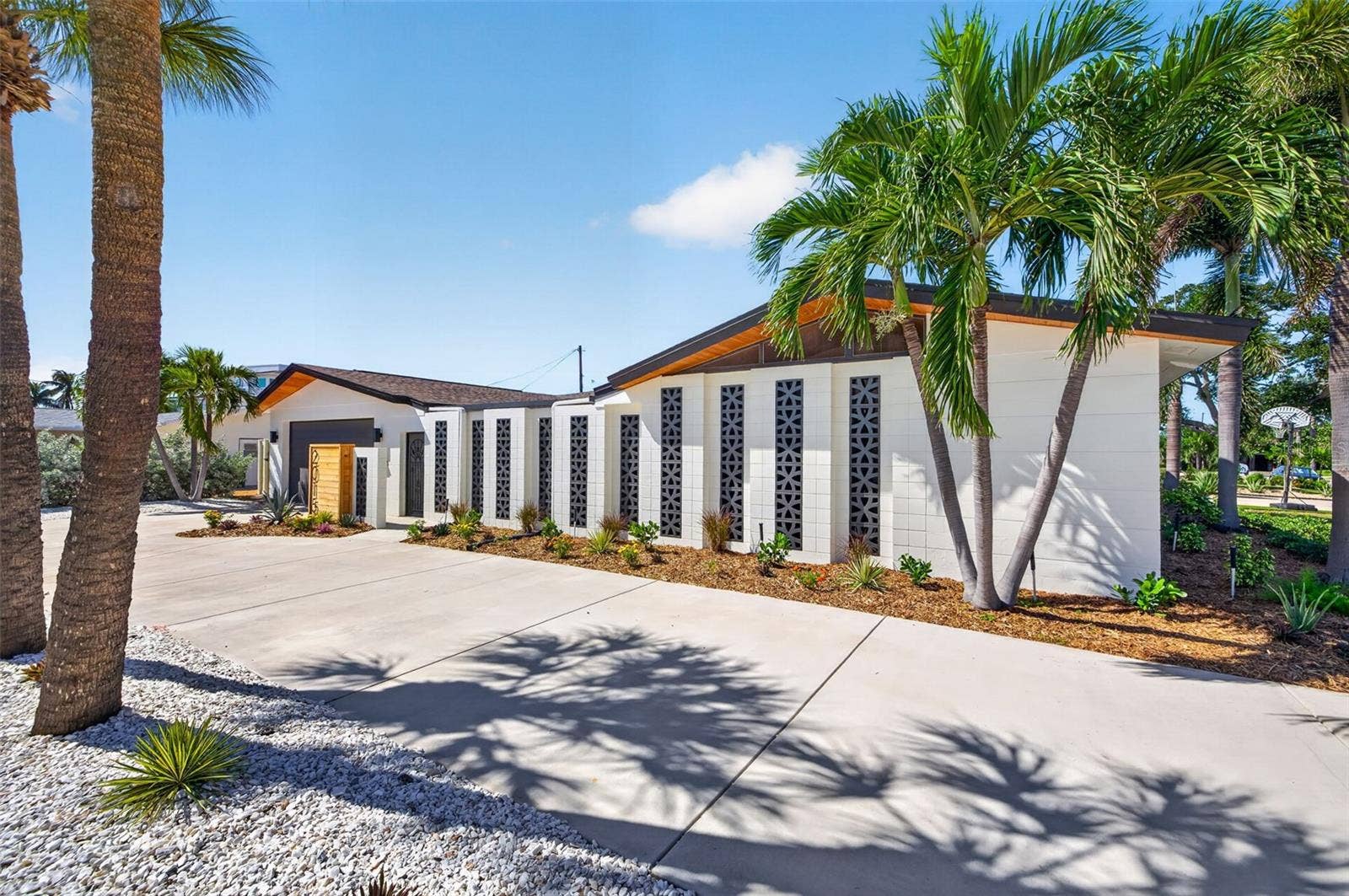 2015 DOLPHIN BOULEVARD S, St Petersburg, FL 33707 2015 DOLPHIN BOULEVARD S, St Petersburg, FL 33707