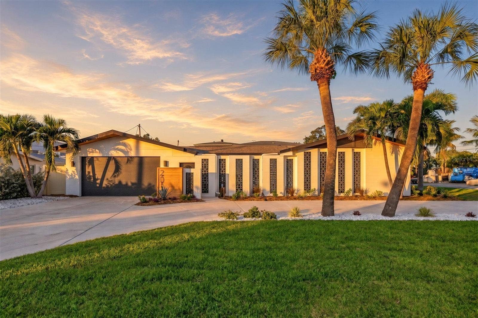 2015 DOLPHIN BOULEVARD S, St Petersburg, FL 33707 2015 DOLPHIN BOULEVARD S, St Petersburg, FL 33707