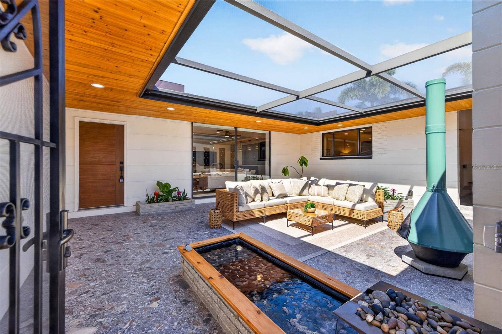2015 DOLPHIN BOULEVARD S, St Petersburg, FL 33707 2015 DOLPHIN BOULEVARD S, St Petersburg, FL 33707
