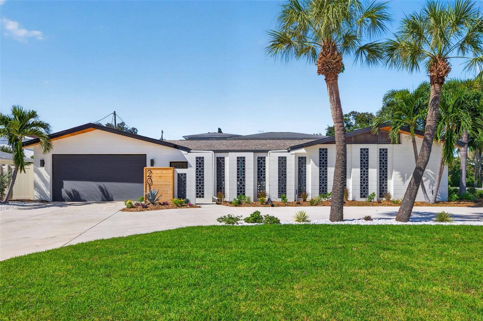 2015 DOLPHIN BOULEVARD S, St Petersburg, FL 33707 2015 DOLPHIN BOULEVARD S, St Petersburg, FL 33707