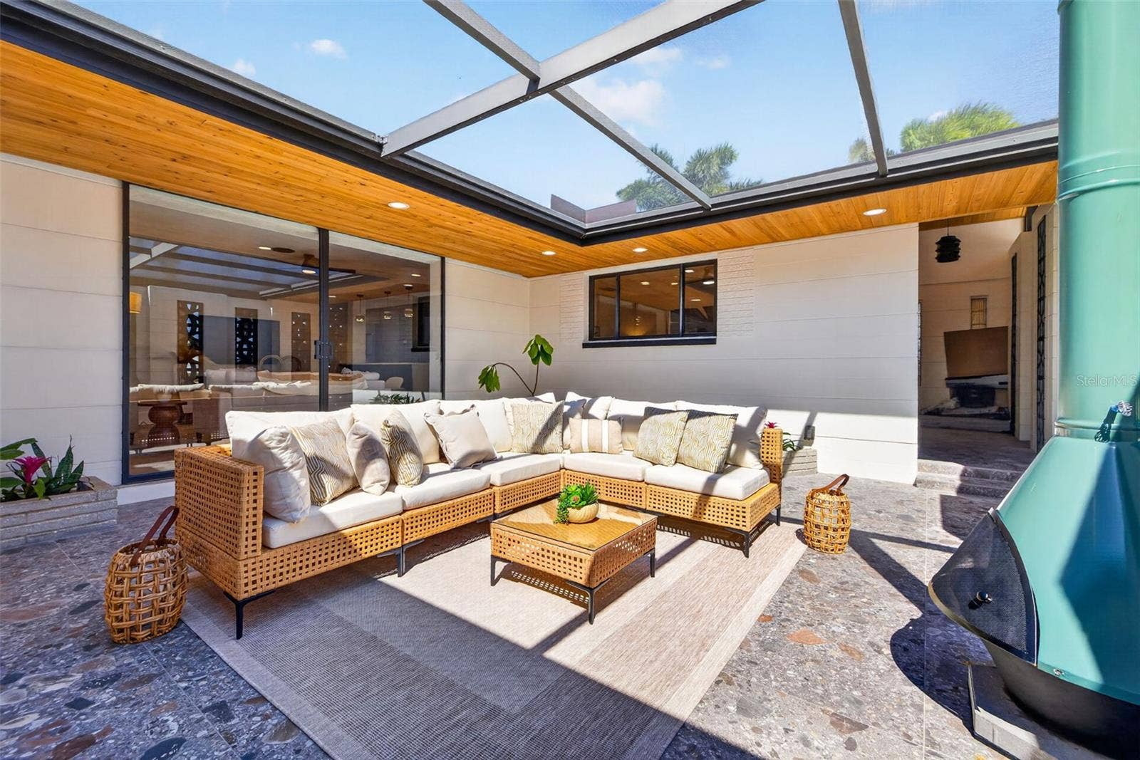2015 DOLPHIN BOULEVARD S, St Petersburg, FL 33707 2015 DOLPHIN BOULEVARD S, St Petersburg, FL 33707