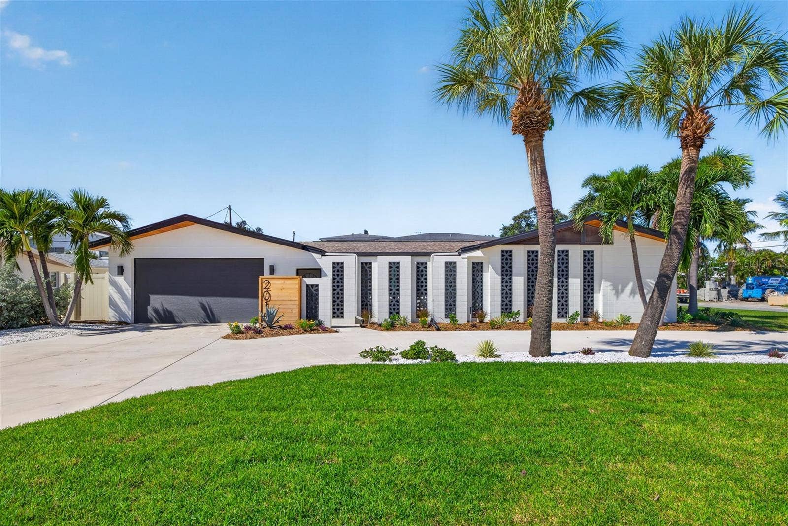 2015 DOLPHIN BOULEVARD S, St Petersburg, FL 33707 2015 DOLPHIN BOULEVARD S, St Petersburg, FL 33707