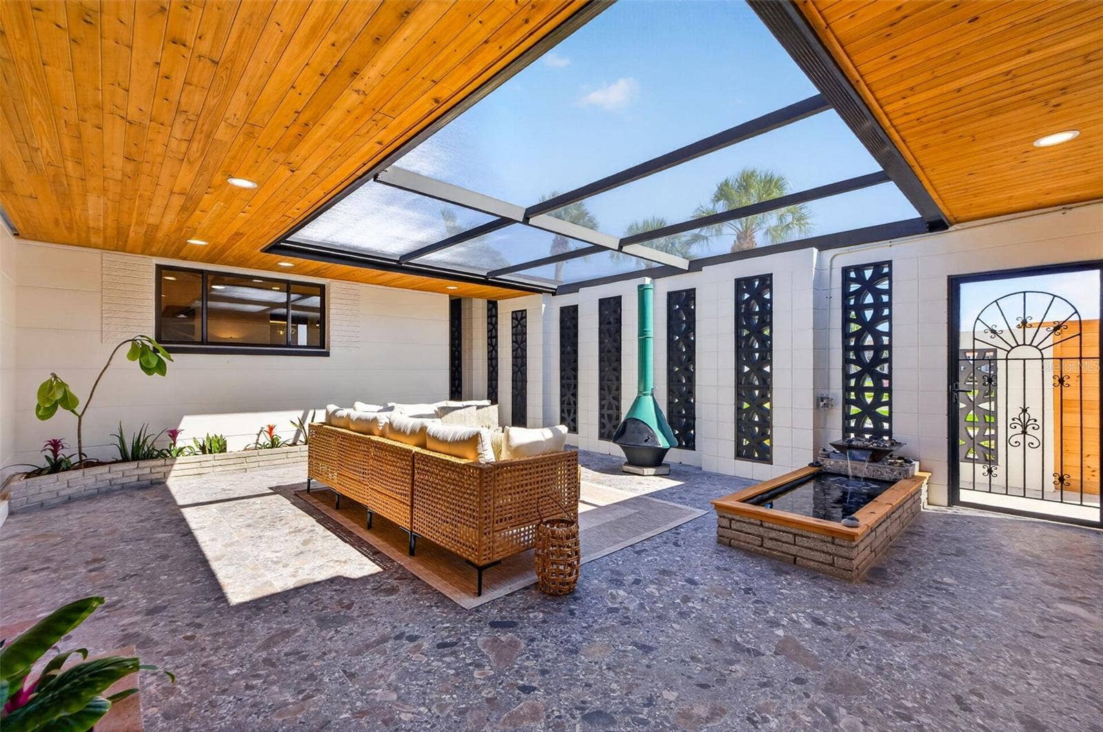 2015 DOLPHIN BOULEVARD S, St Petersburg, FL 33707 2015 DOLPHIN BOULEVARD S, St Petersburg, FL 33707