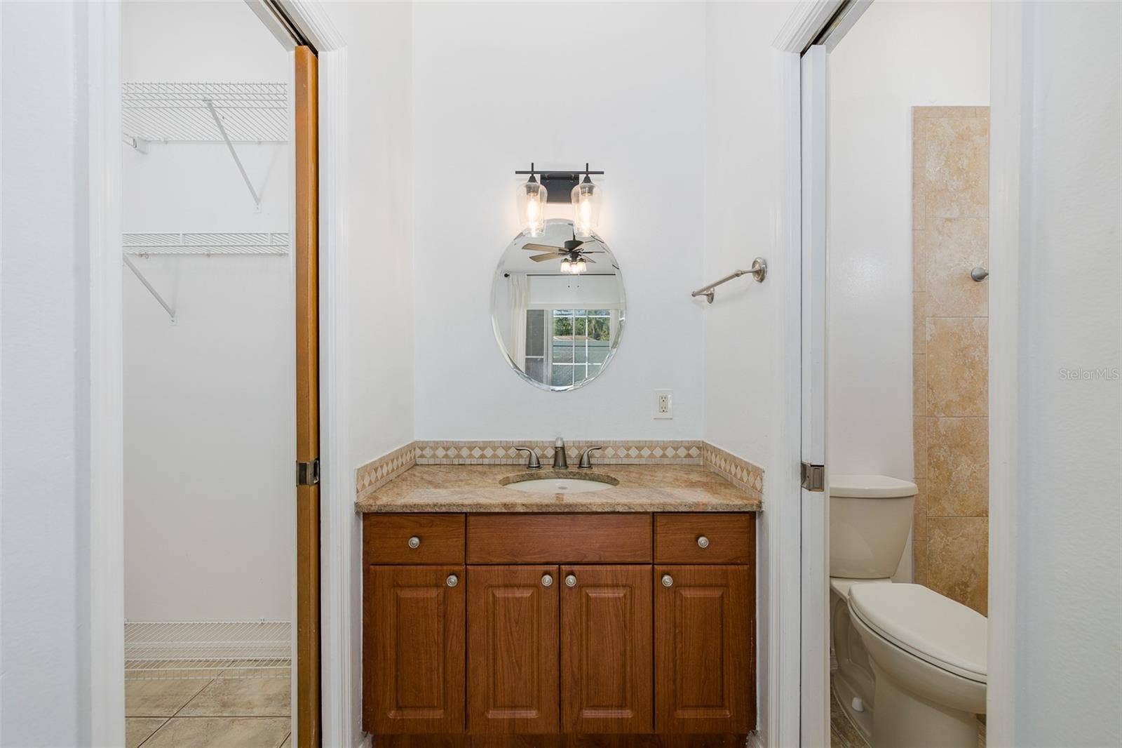 Primary suite en-suite bath
