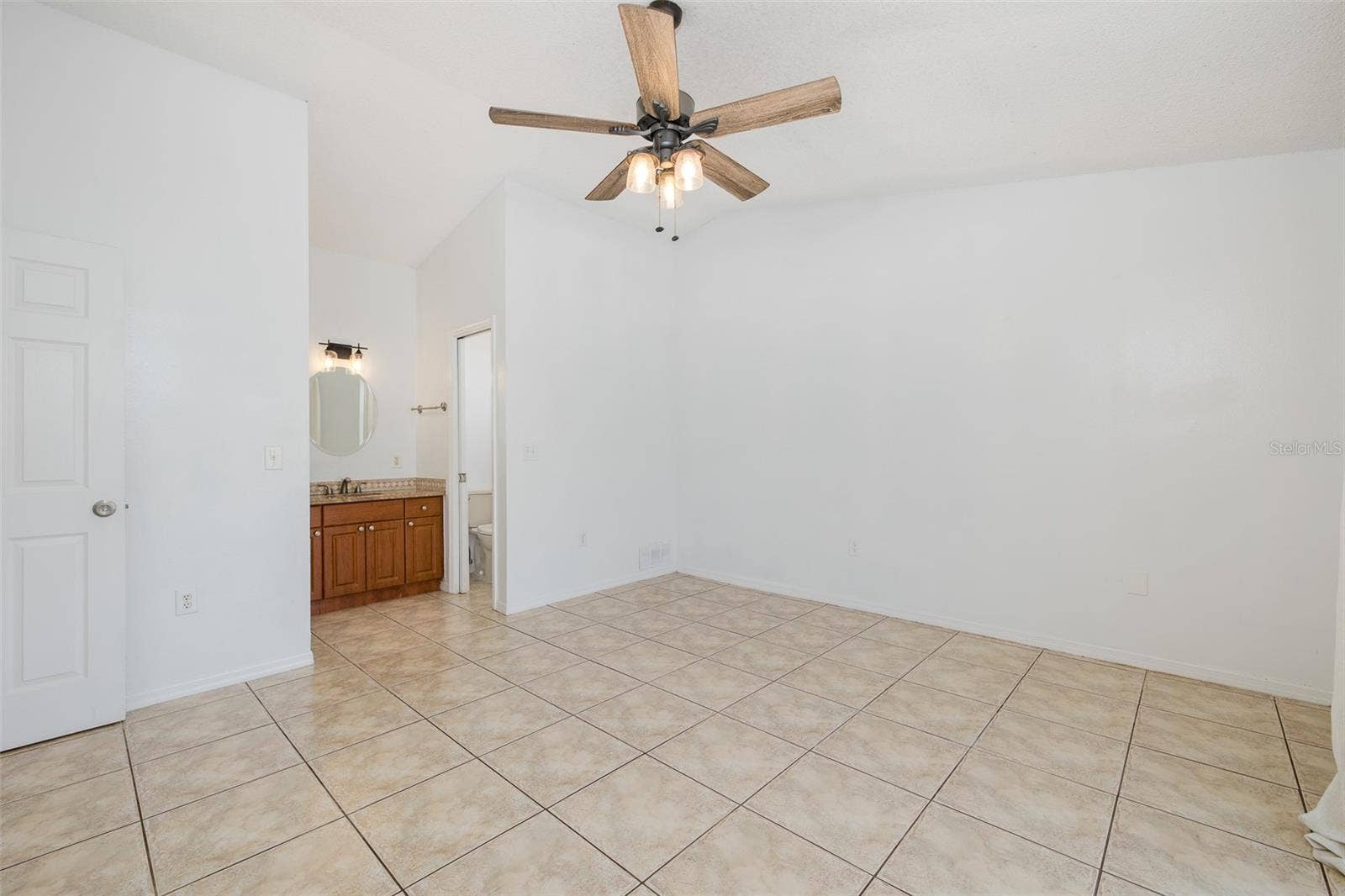 Primary suite