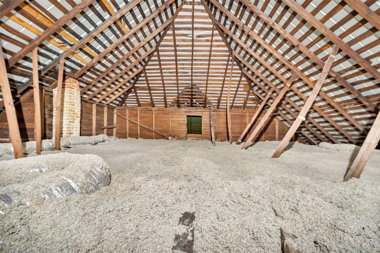 expansive attic to add more bedrooms!