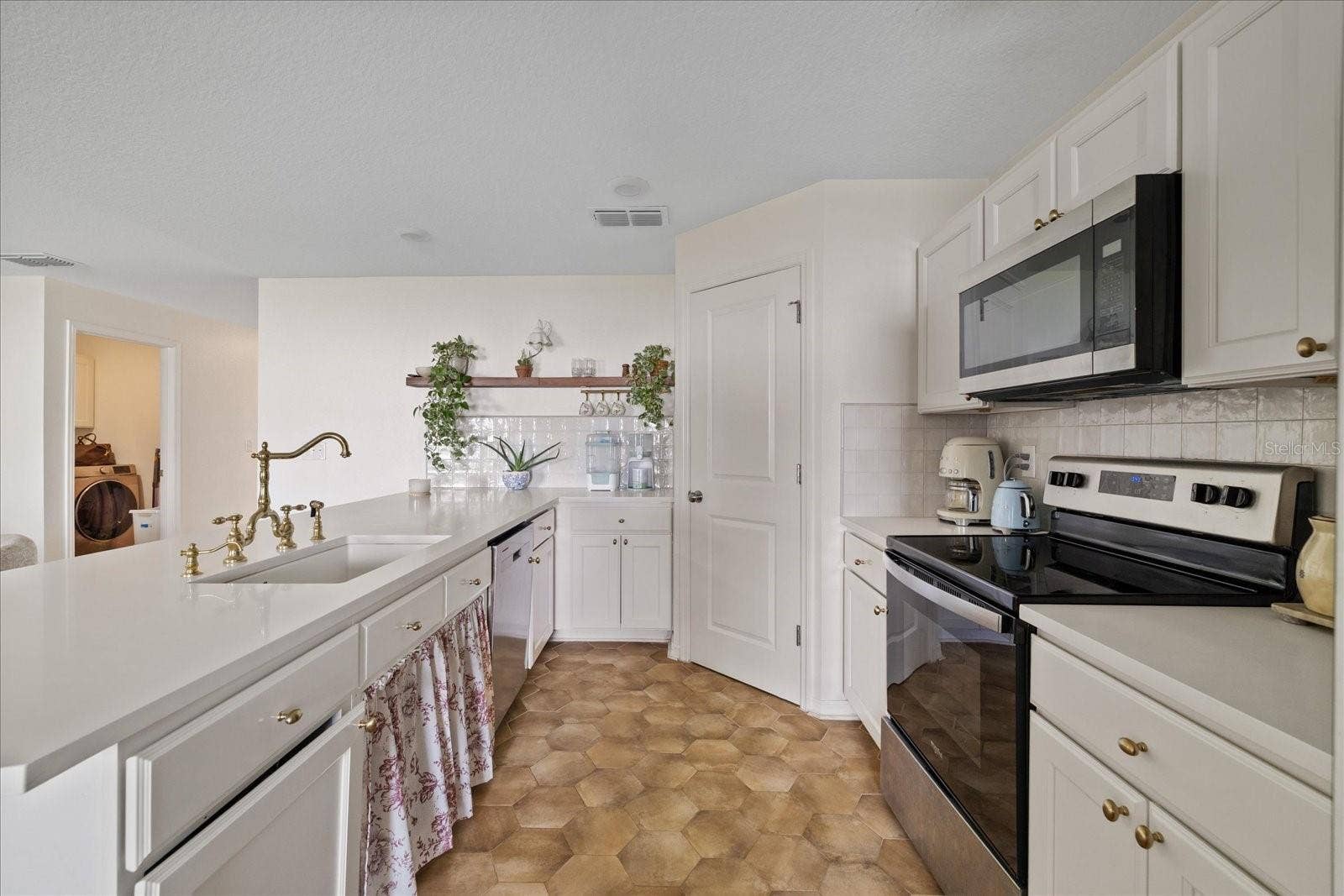 6450 MARINER BOULEVARD, Spring Hill, FL 34609 6450 MARINER BOULEVARD, Spring Hill, FL 34609