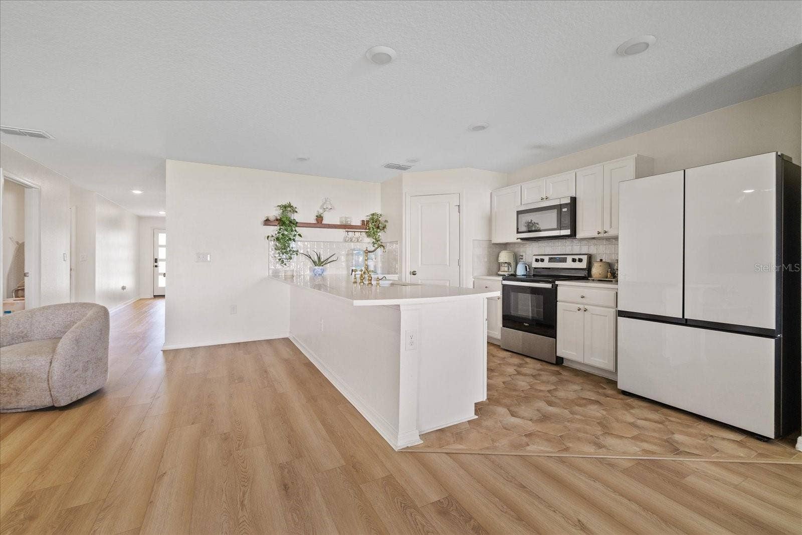 6450 MARINER BOULEVARD, Spring Hill, FL 34609 6450 MARINER BOULEVARD, Spring Hill, FL 34609