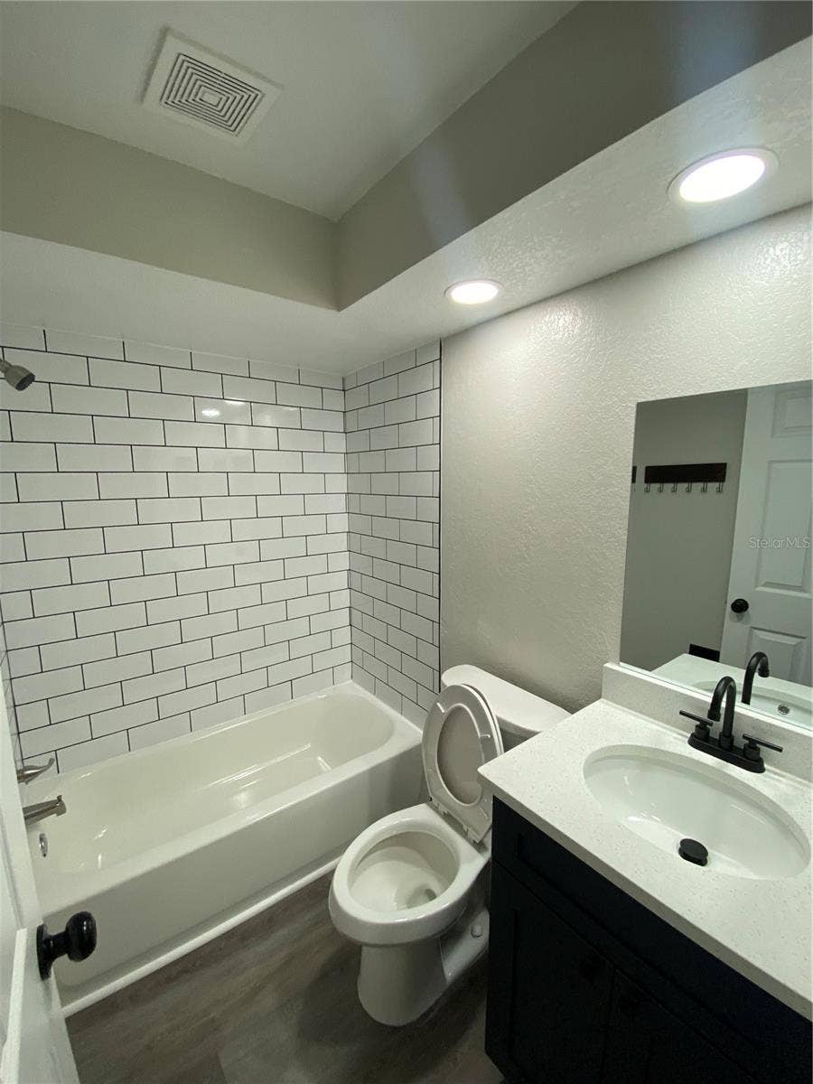 210 SAINT PETERSBURG DRIVE E, #C, Oldsmar, FL 34677 210 SAINT PETERSBURG DRIVE E, #C, Oldsmar, FL 34677