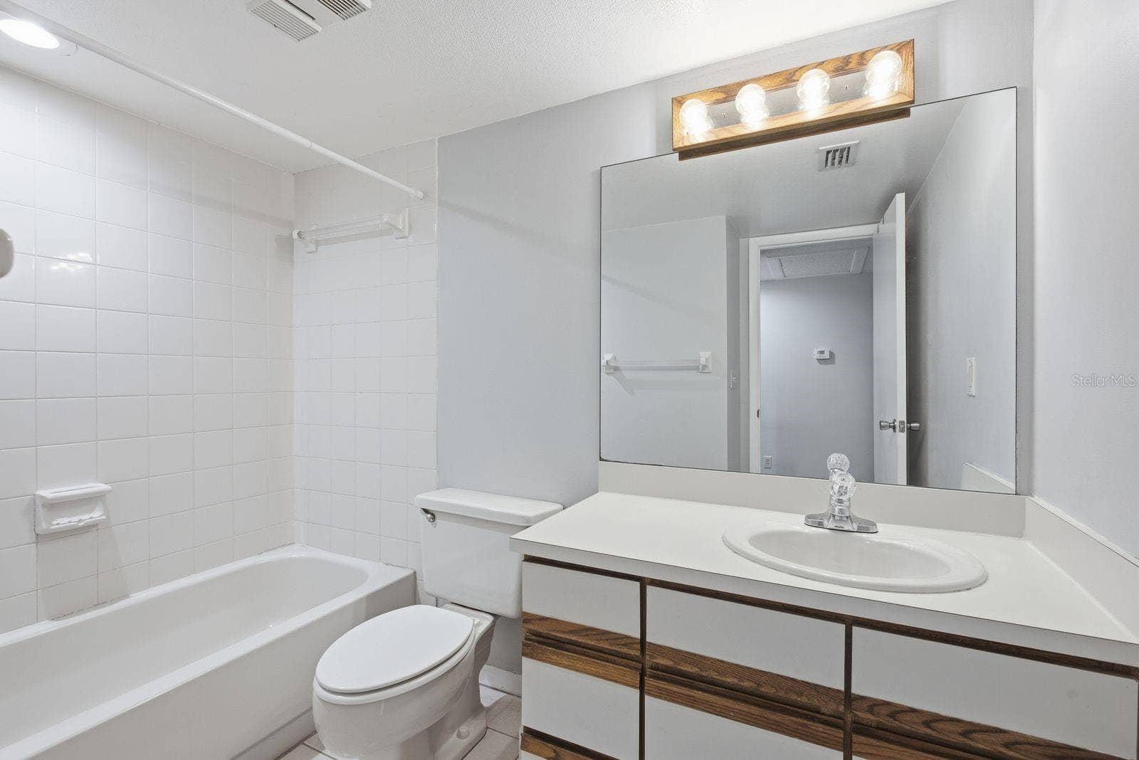 300 S FLORIDA AVENUE, #100L, Tarpon Springs, FL 34689 300 S FLORIDA AVENUE, #100L, Tarpon Springs, FL 34689