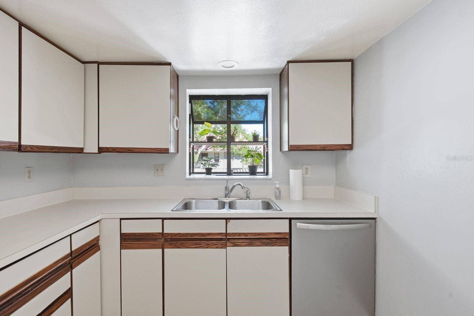 300 S FLORIDA AVENUE, #100L, Tarpon Springs, FL 34689 300 S FLORIDA AVENUE, #100L, Tarpon Springs, FL 34689
