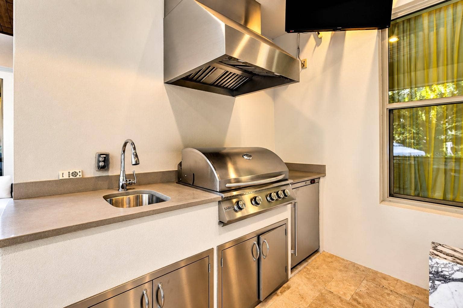 Outdoor Kitchen