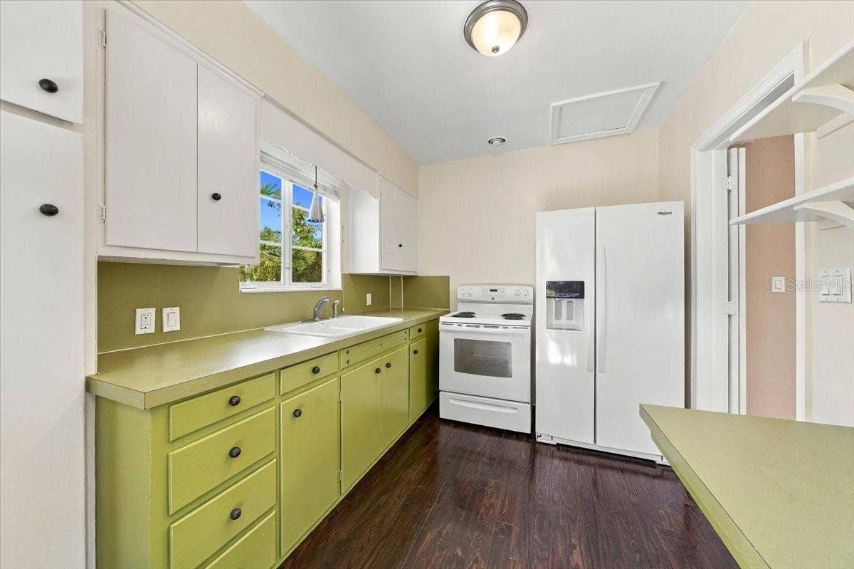 240 23RD AVENUE S, St Petersburg, FL 33705