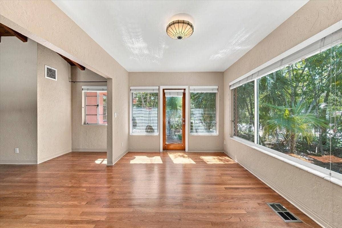 240 23RD AVENUE S, St Petersburg, FL 33705