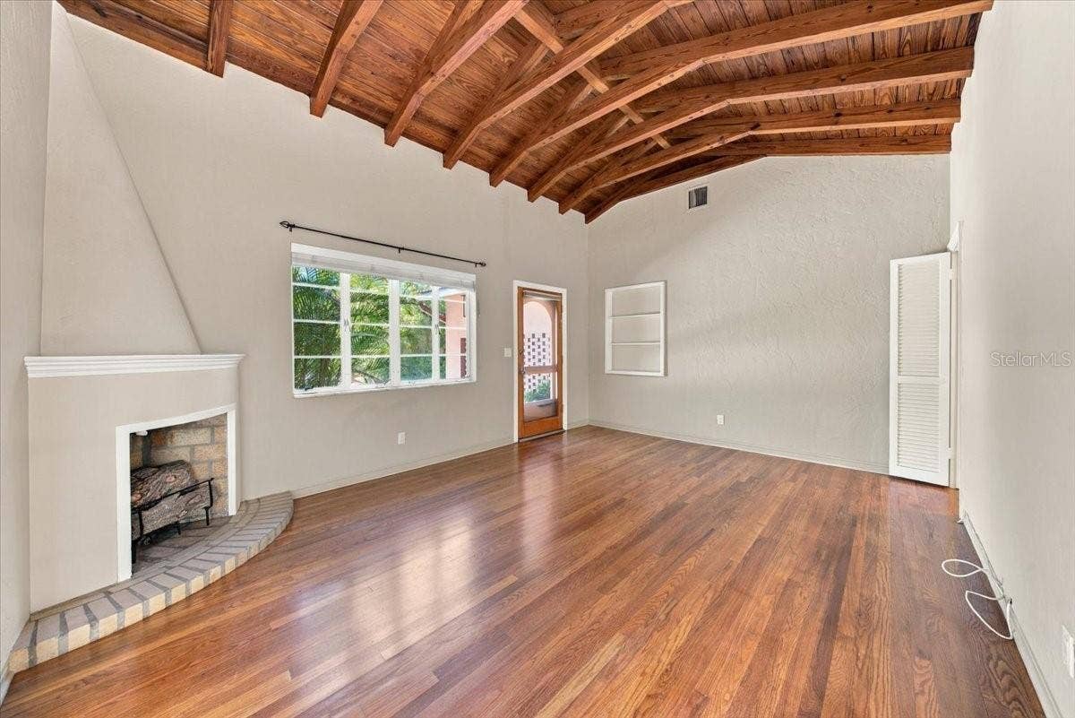 240 23RD AVENUE S, St Petersburg, FL 33705