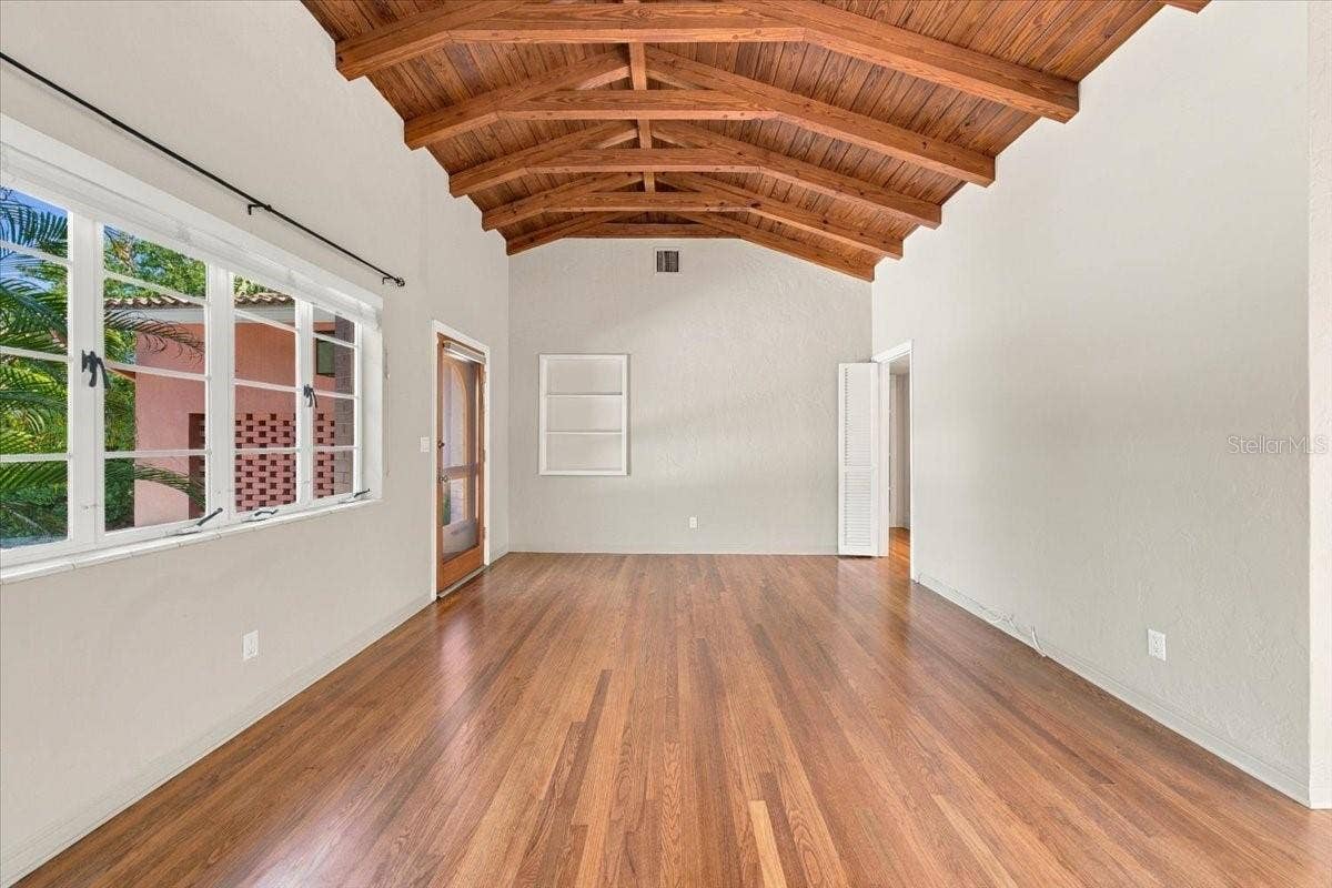 240 23RD AVENUE S, St Petersburg, FL 33705
