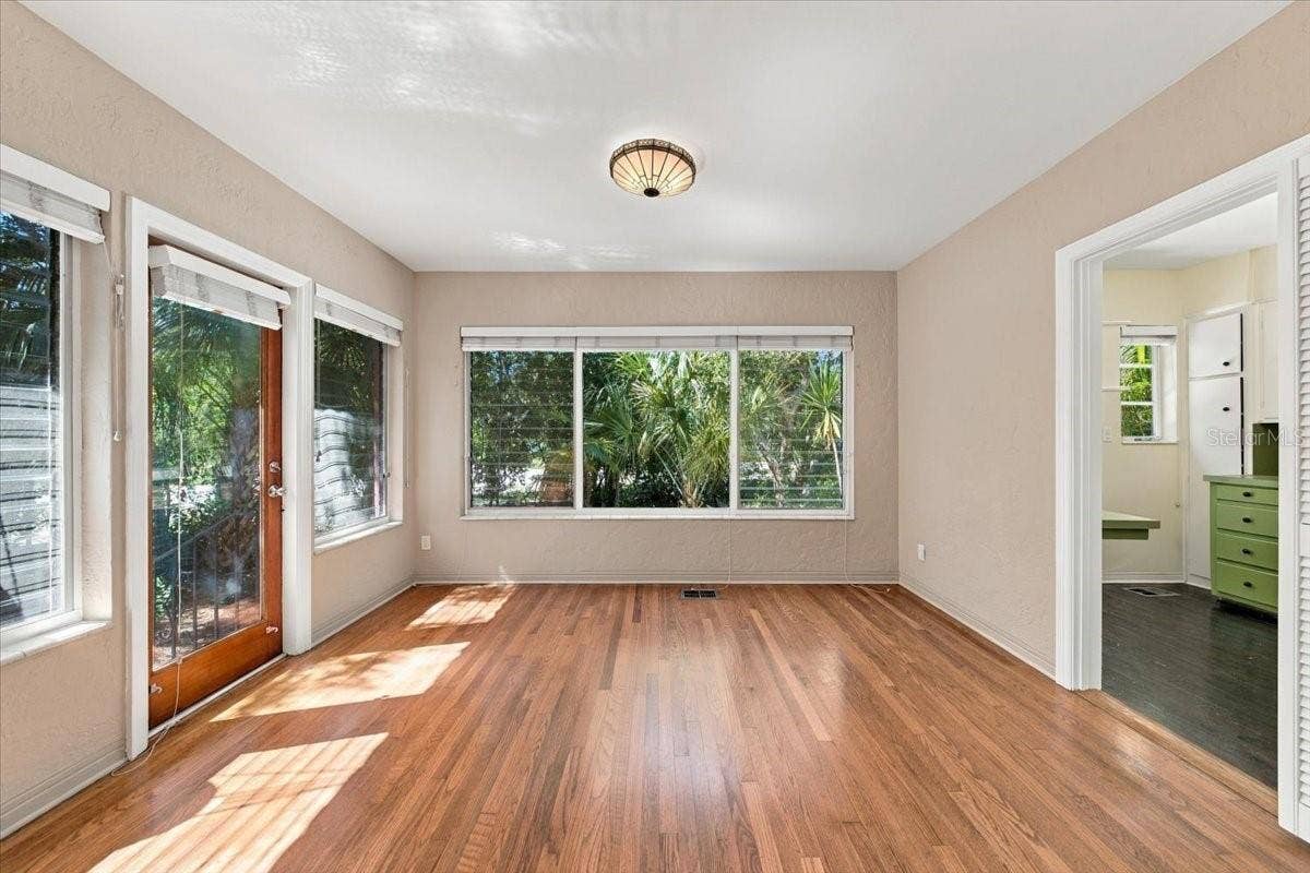 240 23RD AVENUE S, St Petersburg, FL 33705