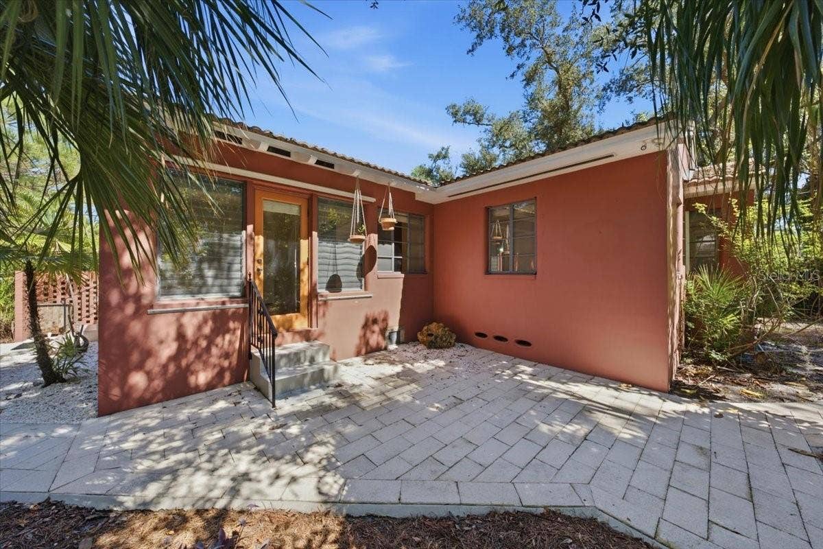 240 23RD AVENUE S, St Petersburg, FL 33705