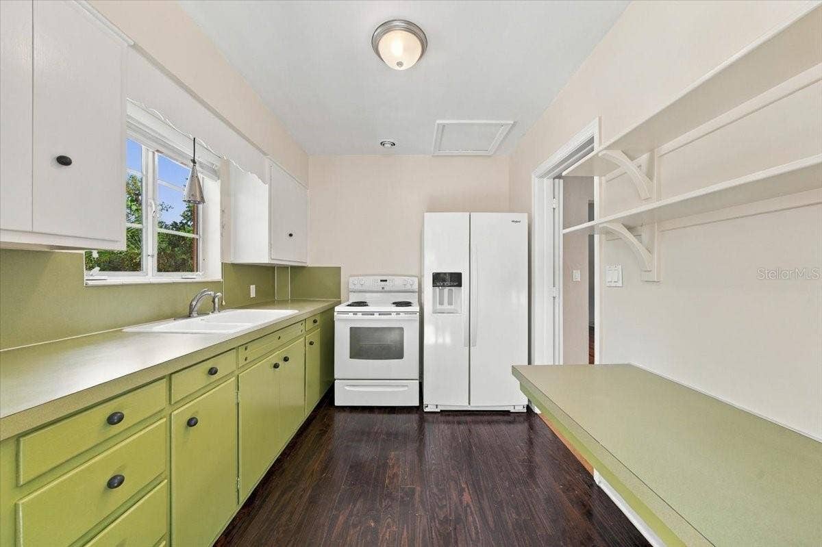 240 23RD AVENUE S, St Petersburg, FL 33705