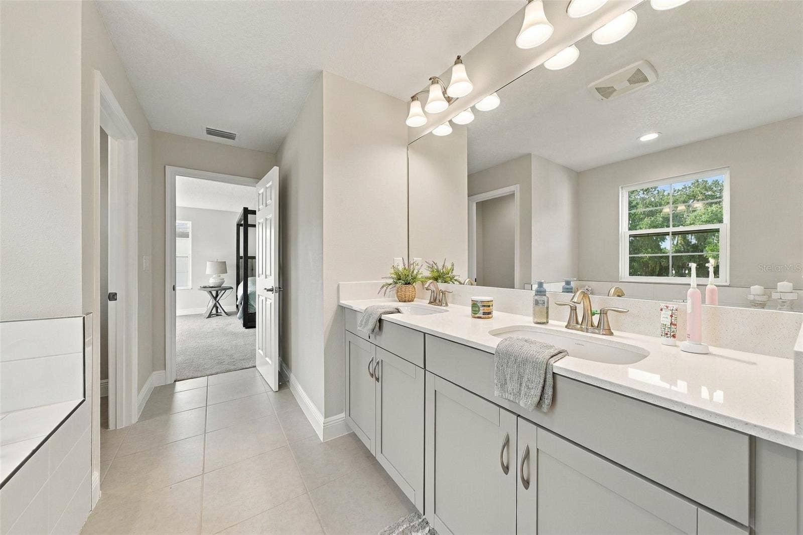 14733 GALLOP RUN DRIVE, Lithia, FL 33547 14733 GALLOP RUN DRIVE, Lithia, FL 33547