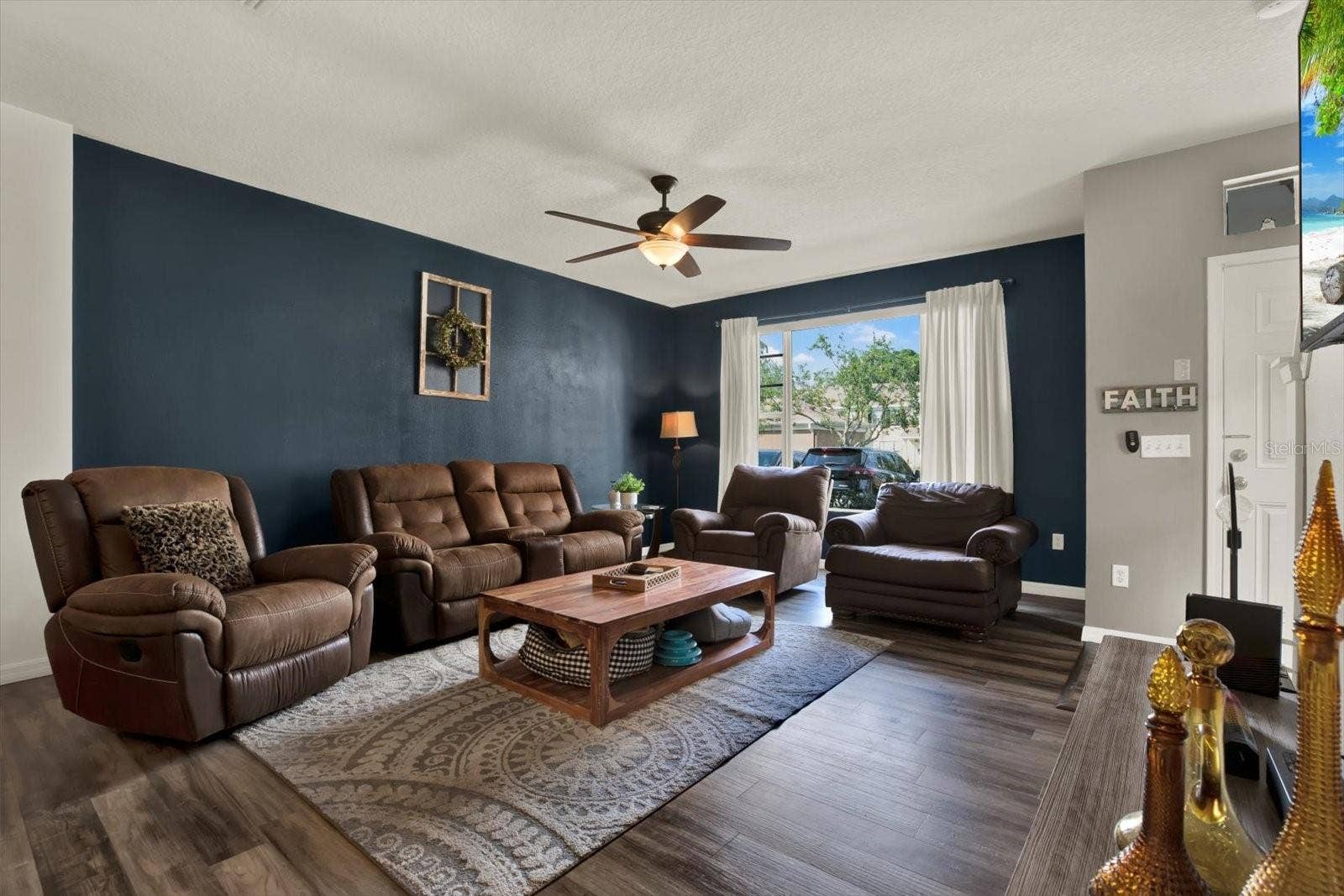 11041 BLACK SWAN COURT, Seffner, FL 33584 11041 BLACK SWAN COURT, Seffner, FL 33584