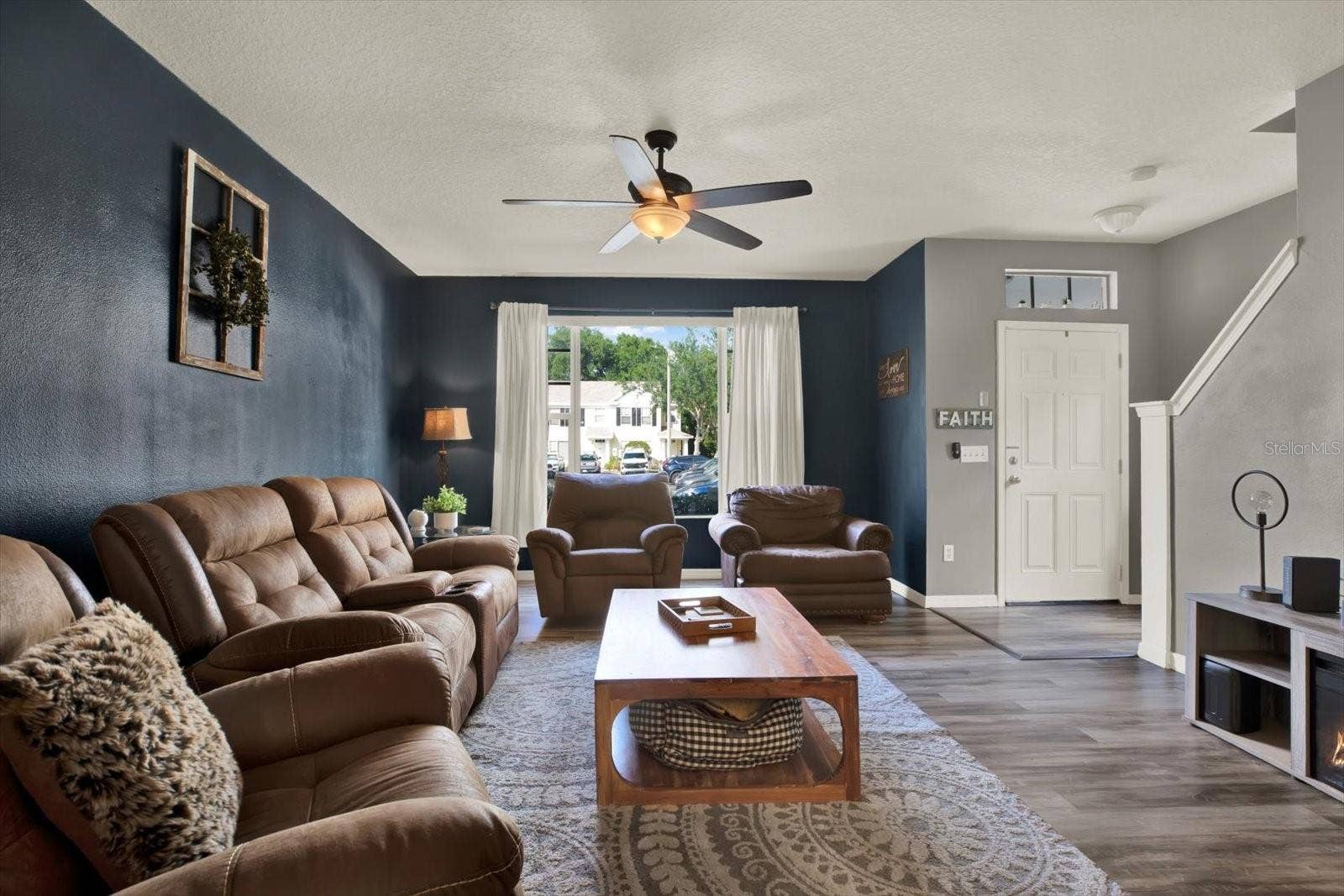 11041 BLACK SWAN COURT, Seffner, FL 33584 11041 BLACK SWAN COURT, Seffner, FL 33584