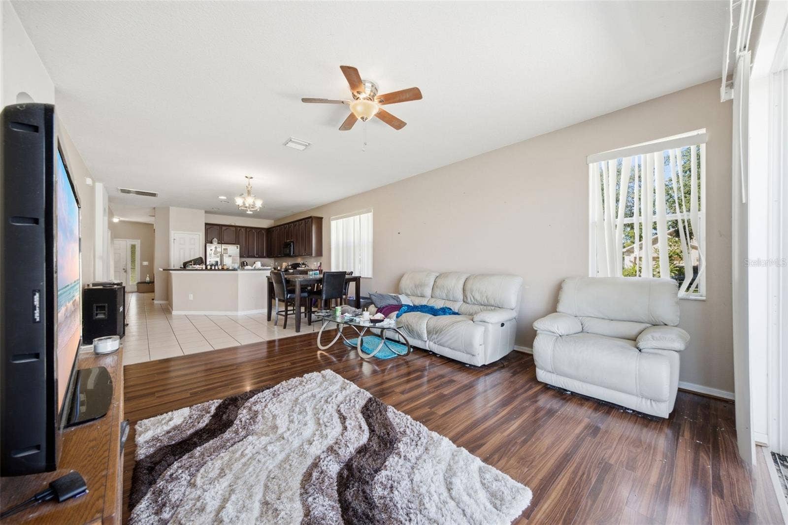 Family room 14'9" x 14'0"