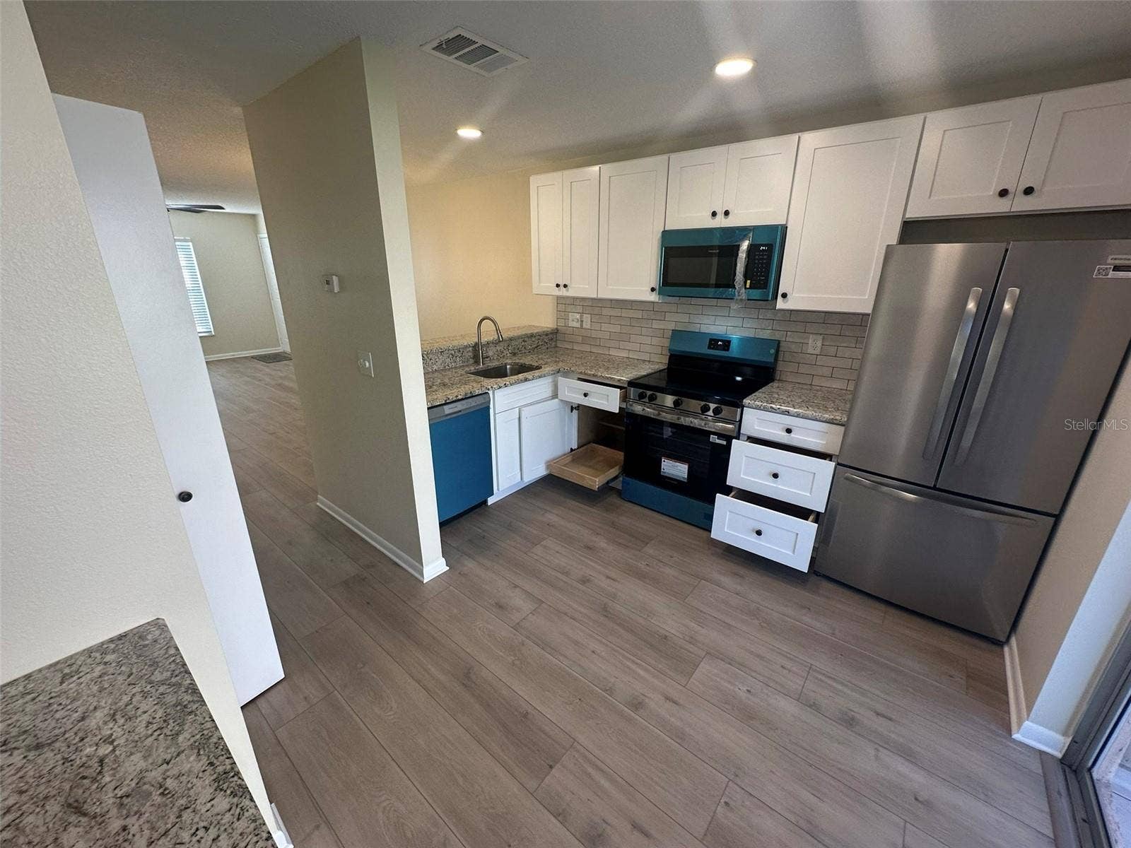 6433 TINA DRIVE, #15, New Port Richey, FL 34653 6433 TINA DRIVE, #15, New Port Richey, FL 34653