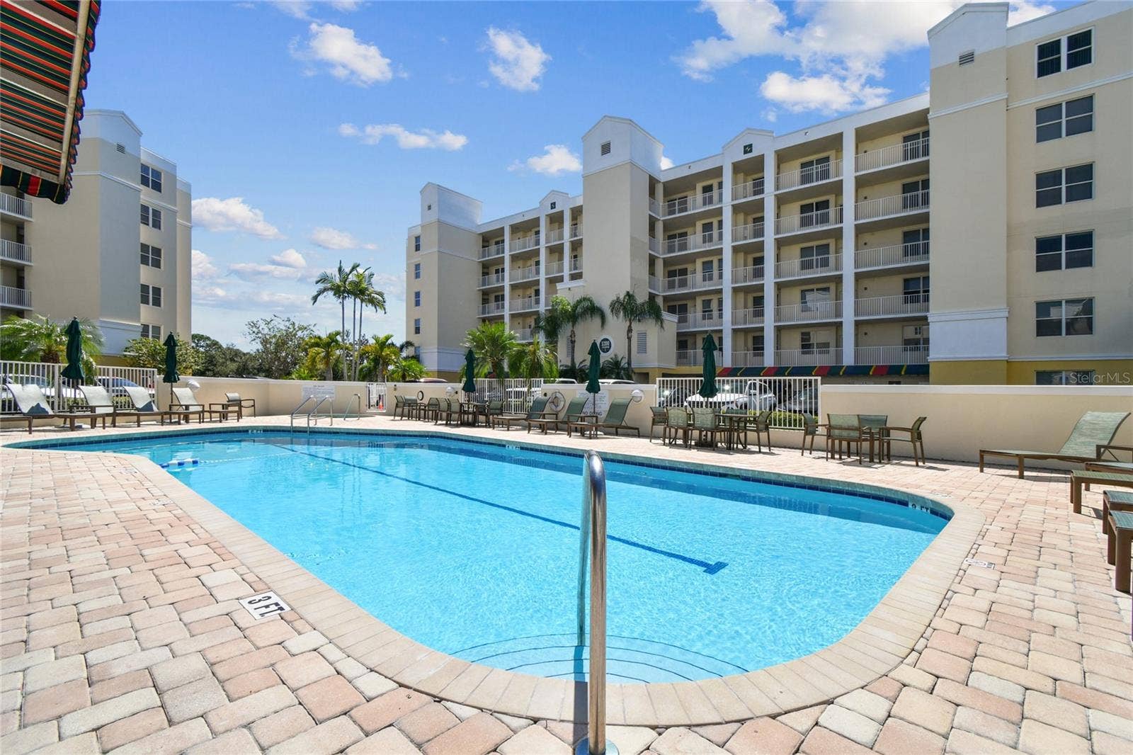 1200 COUNTRY CLUB DRIVE, #3202, Largo, FL 33771 1200 COUNTRY CLUB DRIVE, #3202, Largo, FL 33771