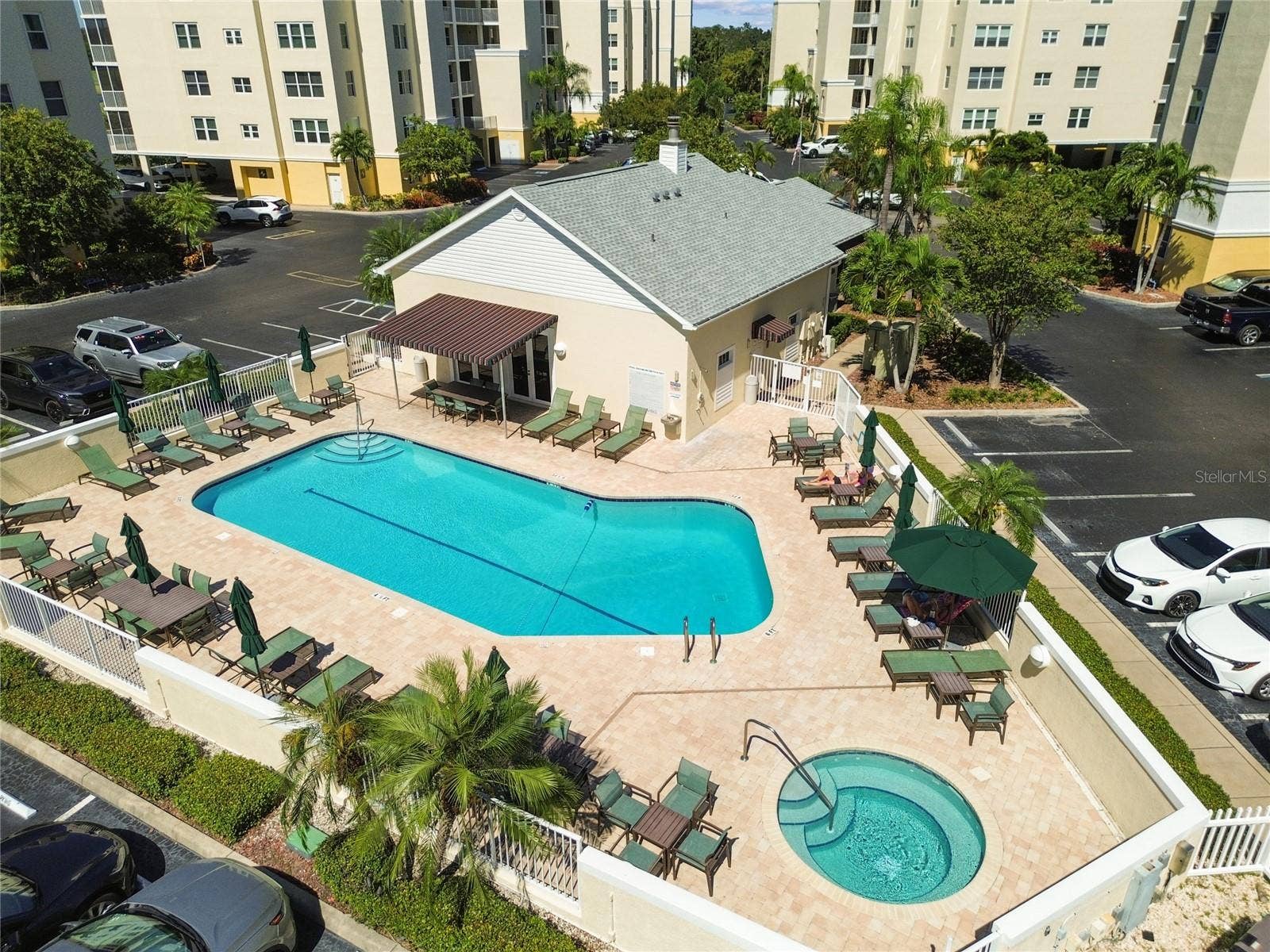 1200 COUNTRY CLUB DRIVE, #3202, Largo, FL 33771 1200 COUNTRY CLUB DRIVE, #3202, Largo, FL 33771