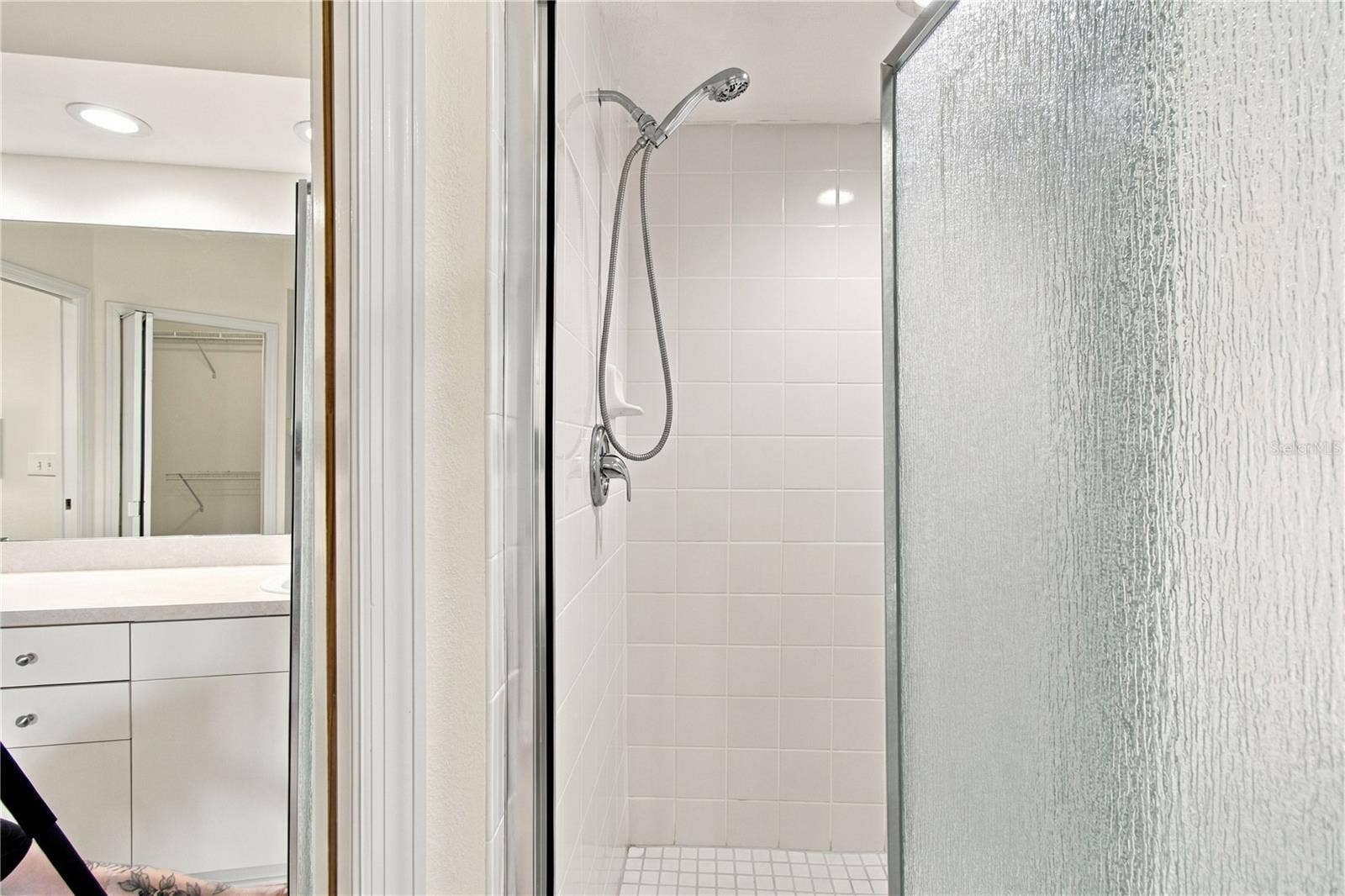 1200 COUNTRY CLUB DRIVE, #3202, Largo, FL 33771 Primary Shower
