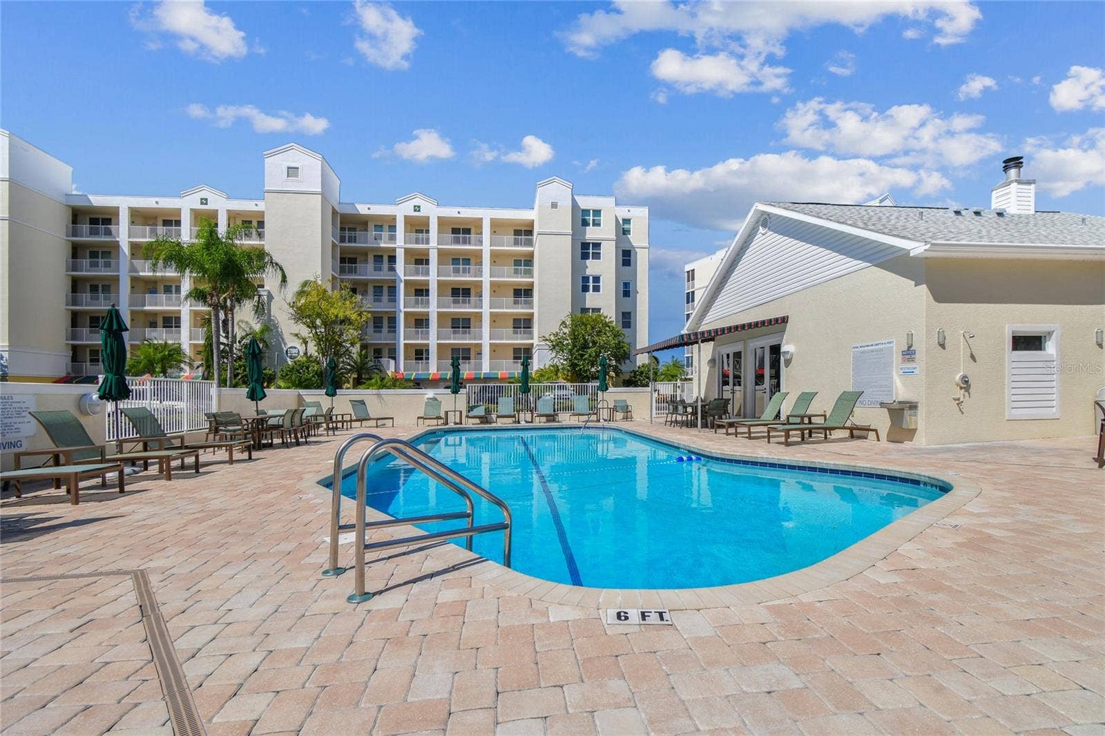 1200 COUNTRY CLUB DRIVE, #3202, Largo, FL 33771 1200 COUNTRY CLUB DRIVE, #3202, Largo, FL 33771