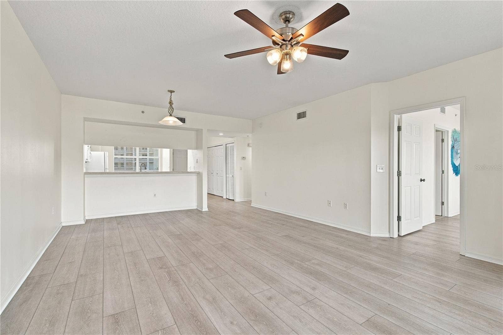 1200 COUNTRY CLUB DRIVE, #3202, Largo, FL 33771 1200 COUNTRY CLUB DRIVE, #3202, Largo, FL 33771