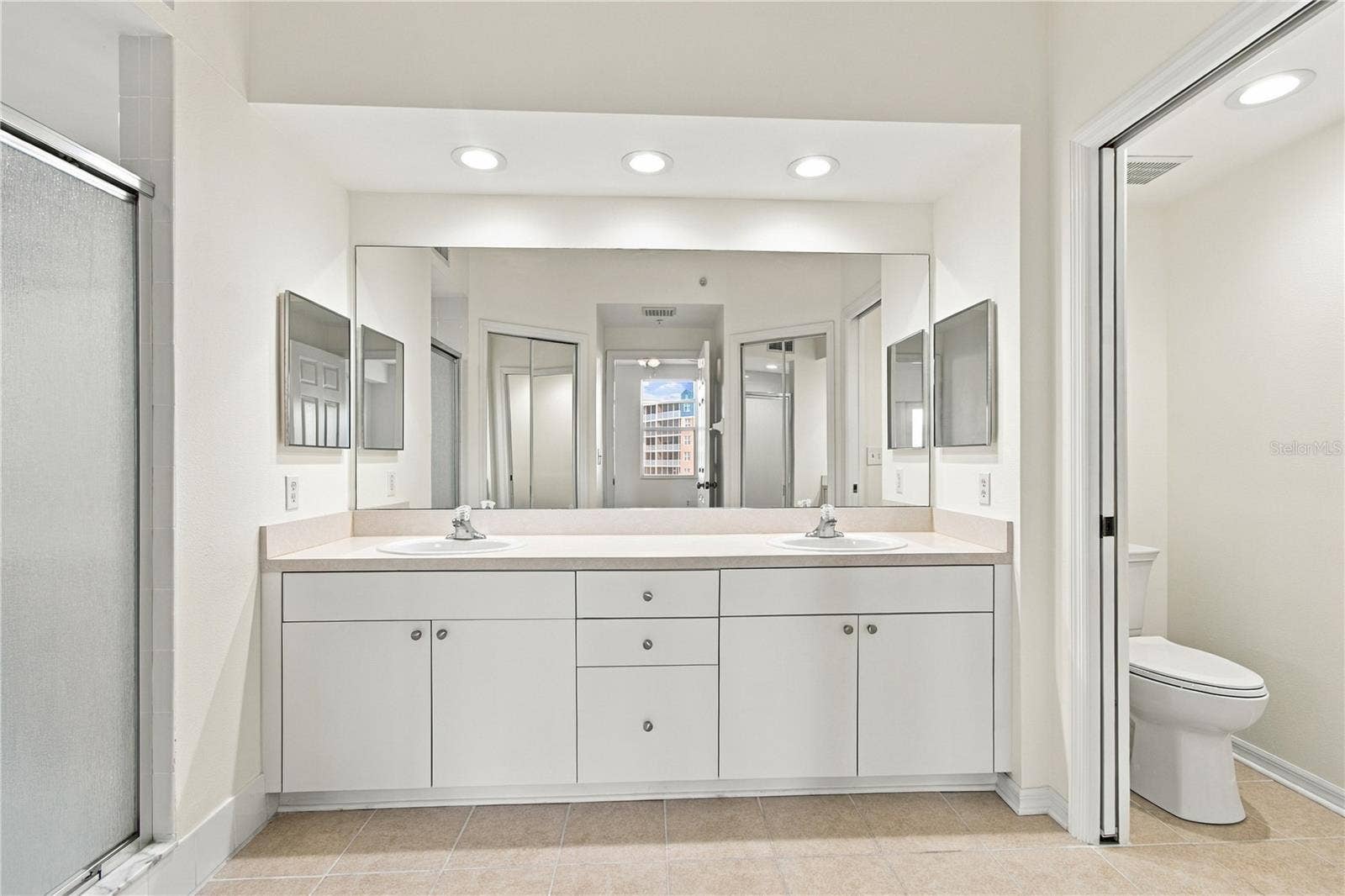 1200 COUNTRY CLUB DRIVE, #3202, Largo, FL 33771 Primary Bathroom