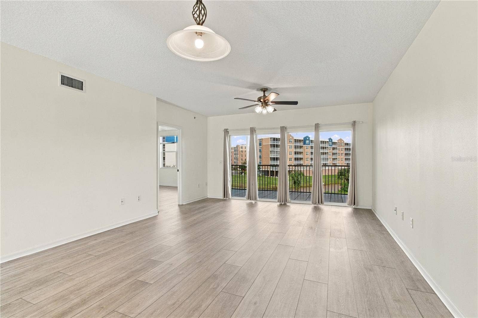 1200 COUNTRY CLUB DRIVE, #3202, Largo, FL 33771 Living Room