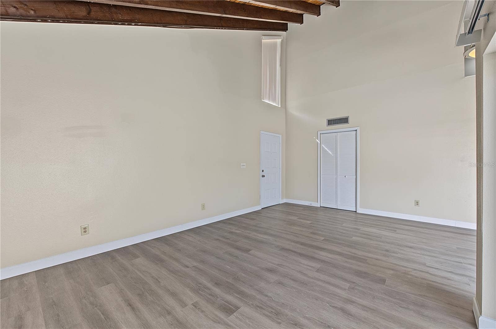 2729 FOXFIRE COURT, #C, Clearwater, FL 33761 Large Family and Dining Room, Vaulted Ceilings and lots of sunlight.