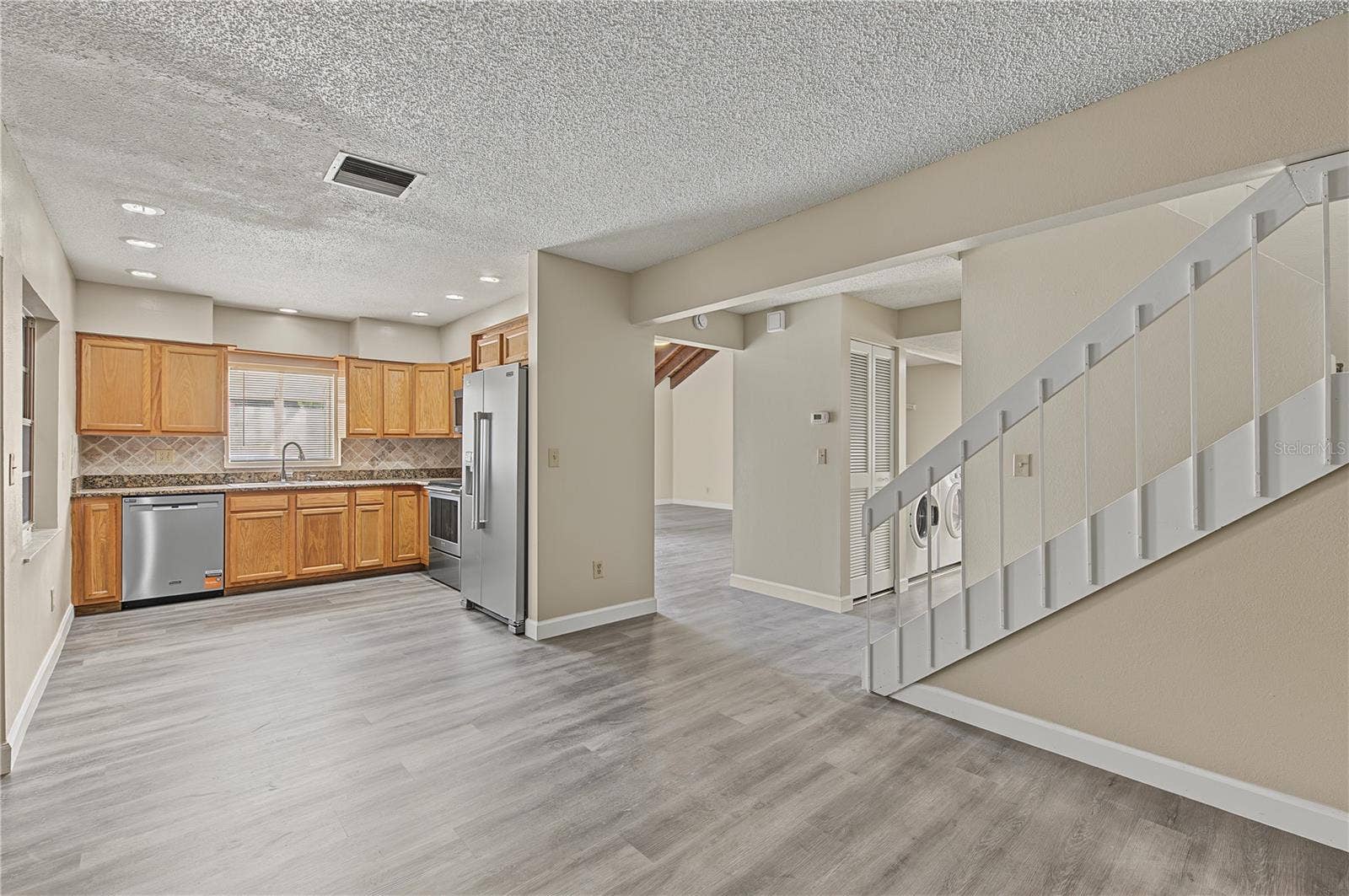 2729 FOXFIRE COURT, #C, Clearwater, FL 33761 Stainless Steel Appliances, Patio off to the side, Laminate Flooring