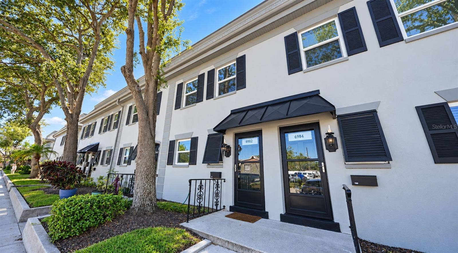 6982 SUNSET DRIVE S, #6982, South Pasadena, FL 33707 Covered entry
