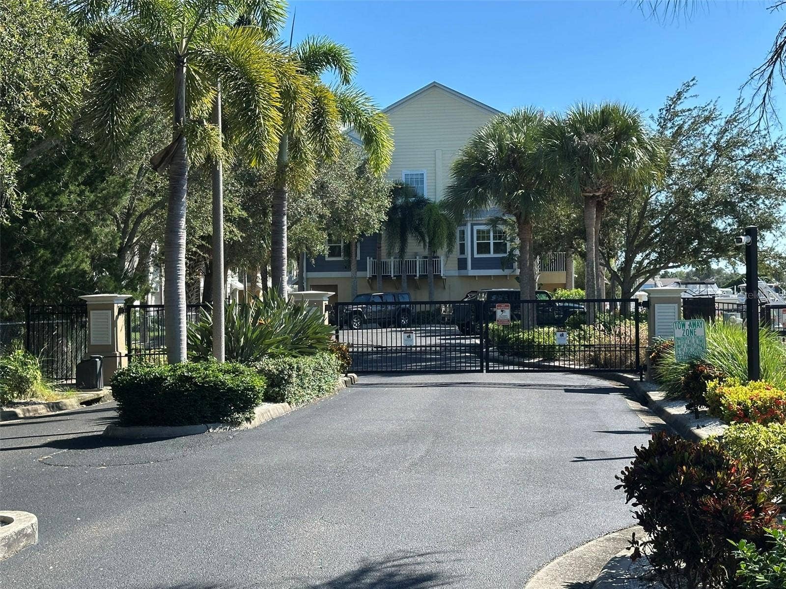 6072 MOORINGS DRIVE S, St Petersburg, FL 33712 Gated community - separate enterances/exits