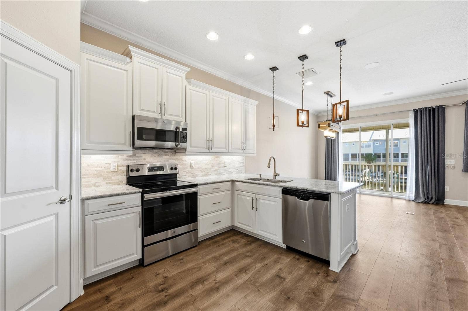 6072 MOORINGS DRIVE S, St Petersburg, FL 33712 6072 MOORINGS DRIVE S, St Petersburg, FL 33712