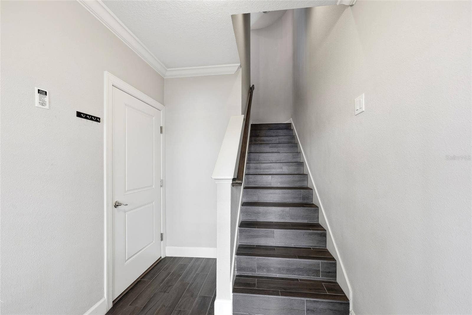6072 MOORINGS DRIVE S, St Petersburg, FL 33712 Front Foyer - Hurricane Compliant