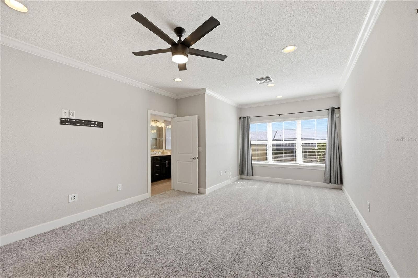 6072 MOORINGS DRIVE S, St Petersburg, FL 33712 Master bedroom with sitting area and on suite bathroom