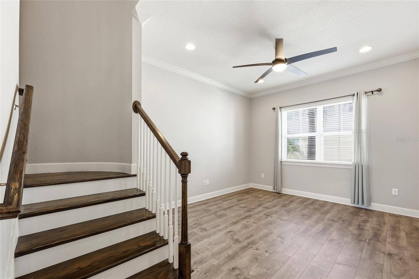 6072 MOORINGS DRIVE S, St Petersburg, FL 33712 Real oak staircase